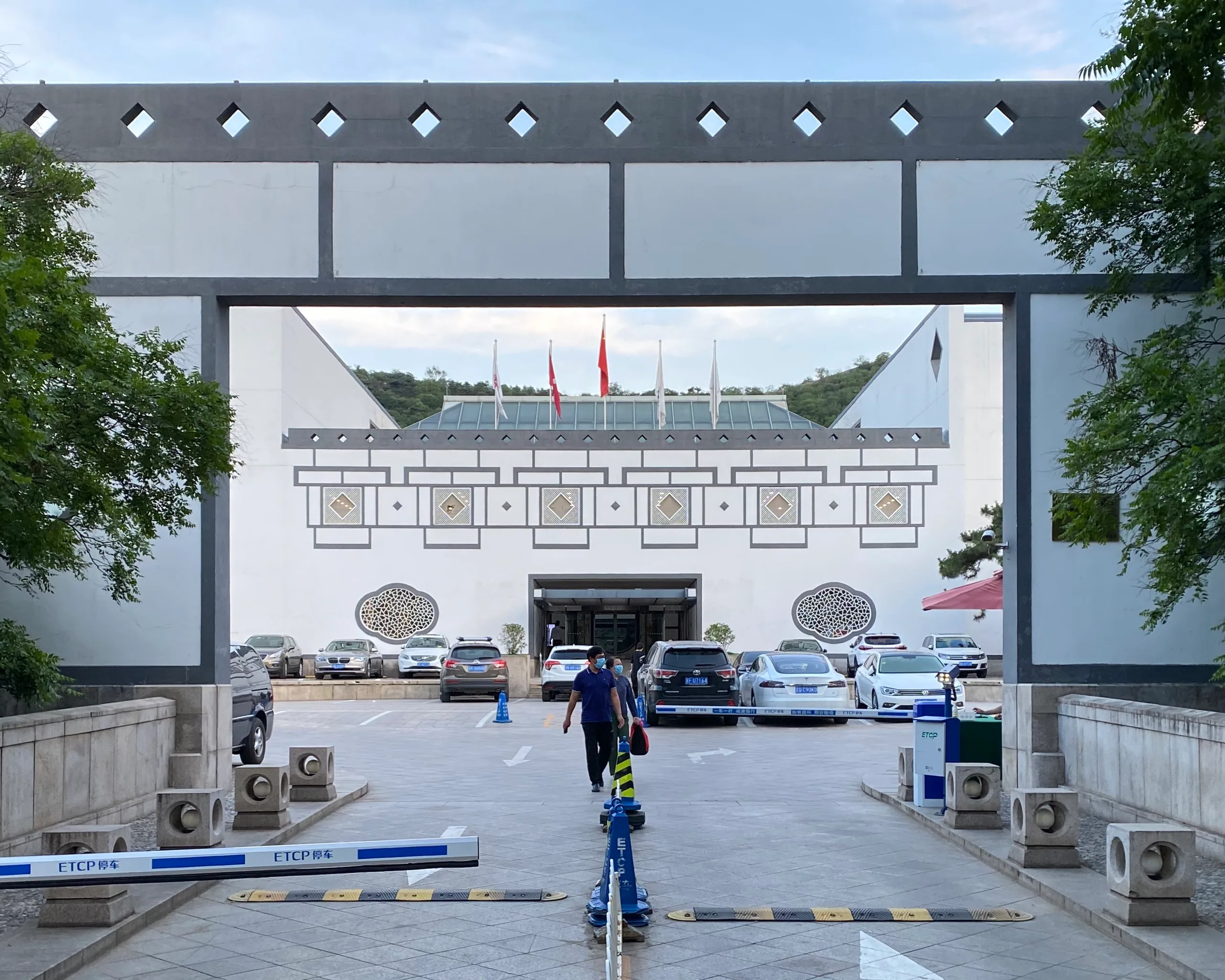 2020: Fragrant Hill Hotel, the entrance court