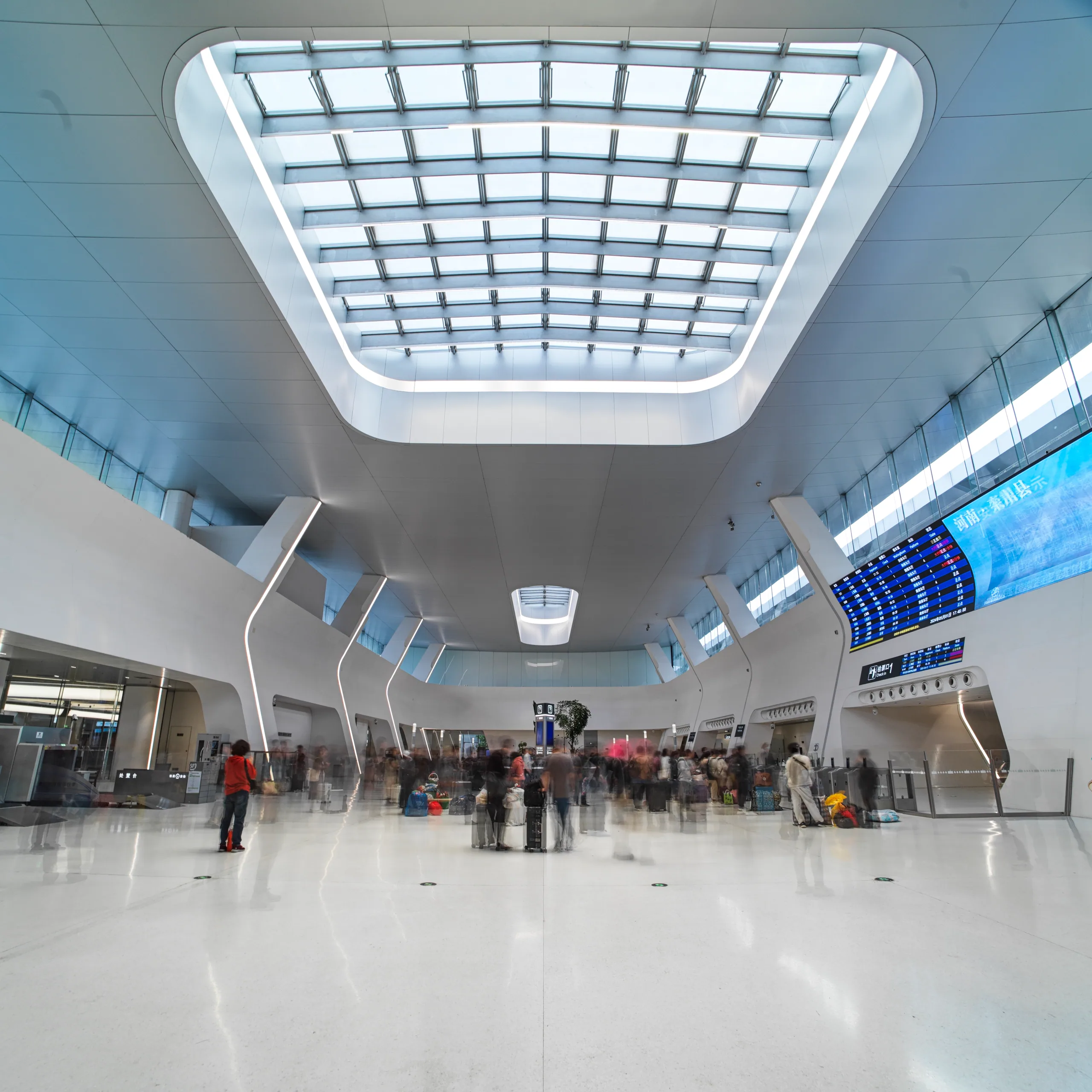 China: Buildings: The concourse