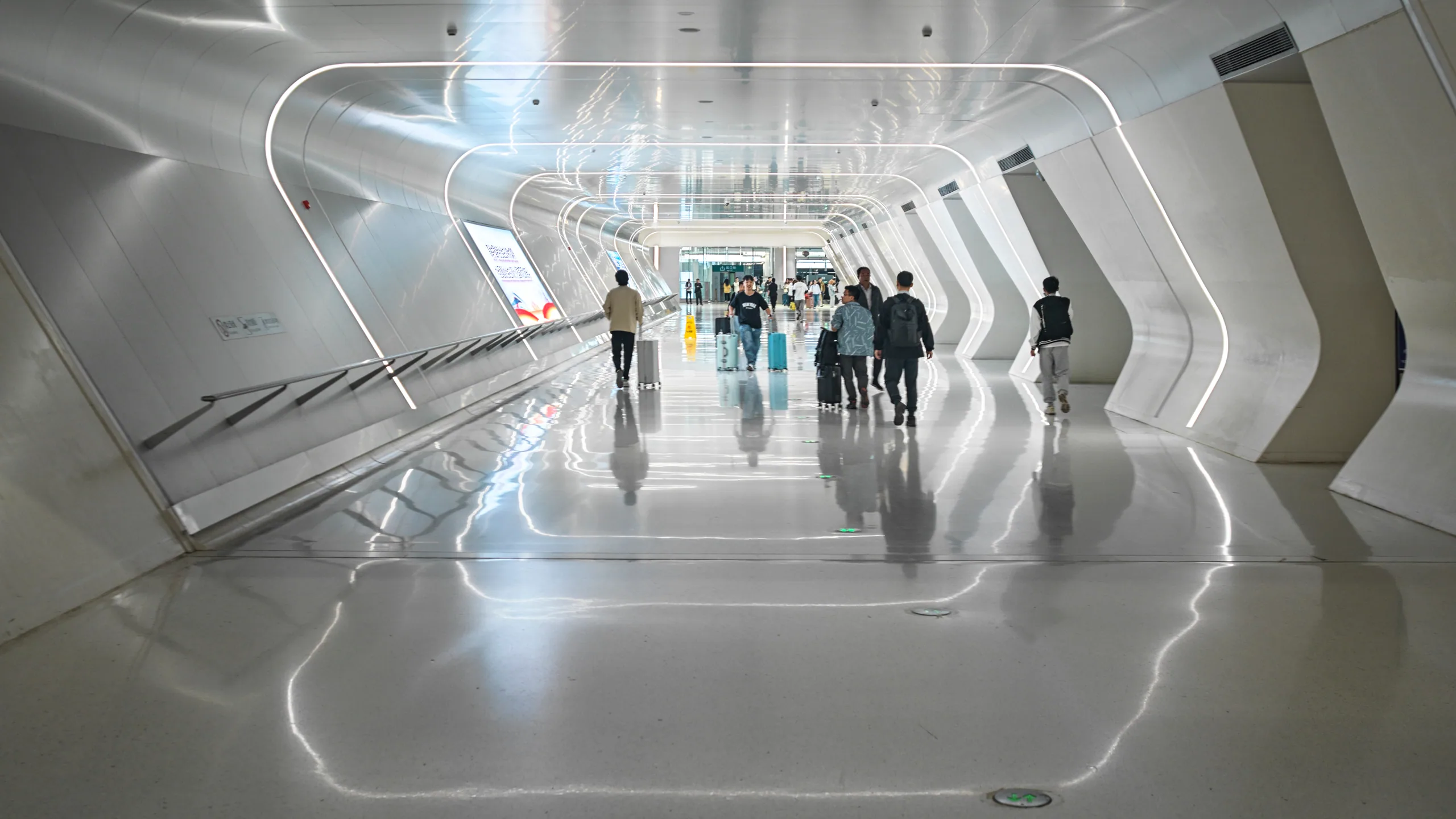 China: Buildings: A passage